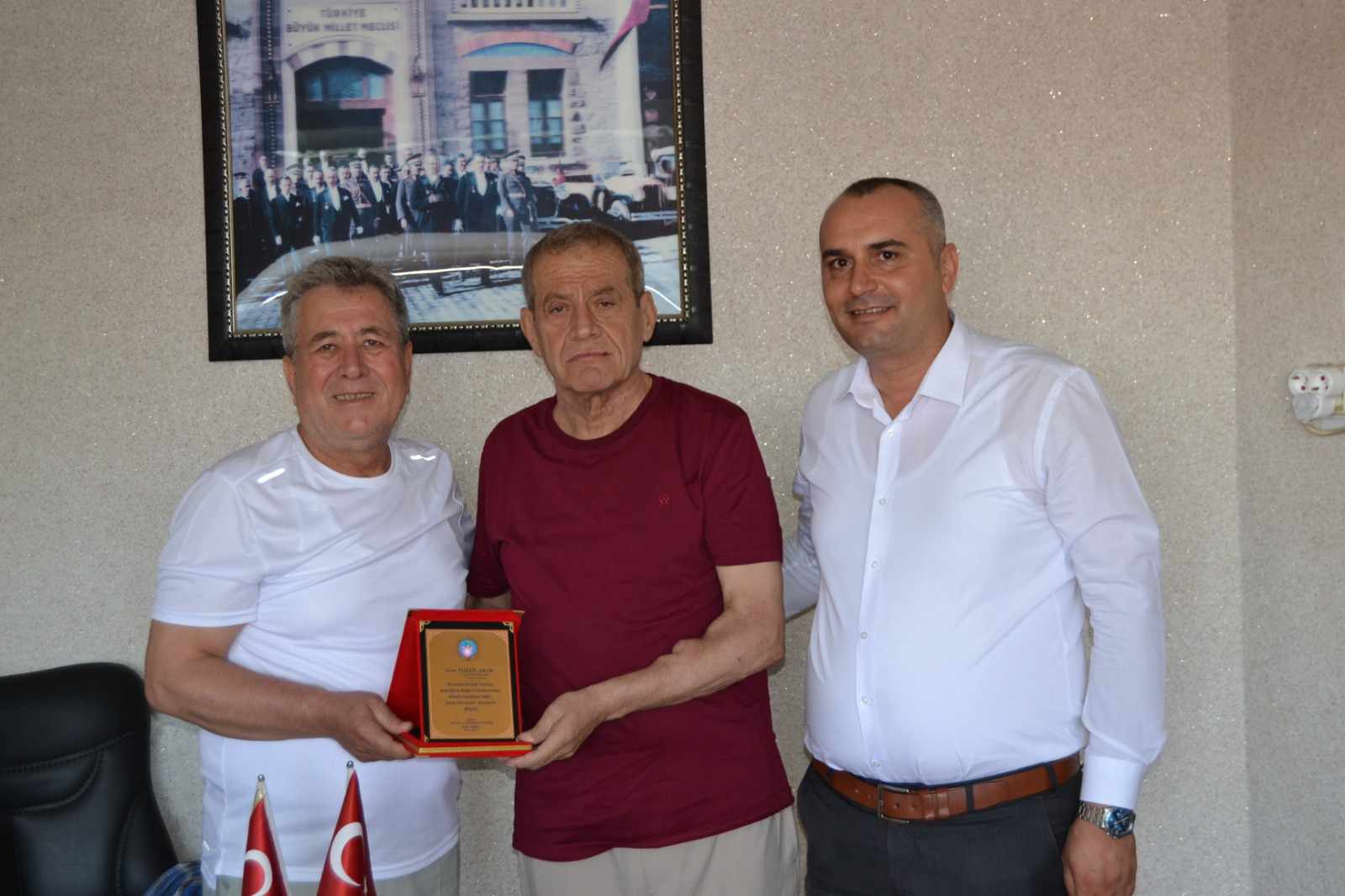 Şuhut Kültür Dayanışma Derneği’nden Afyon Basın Cemiyetine Plaket